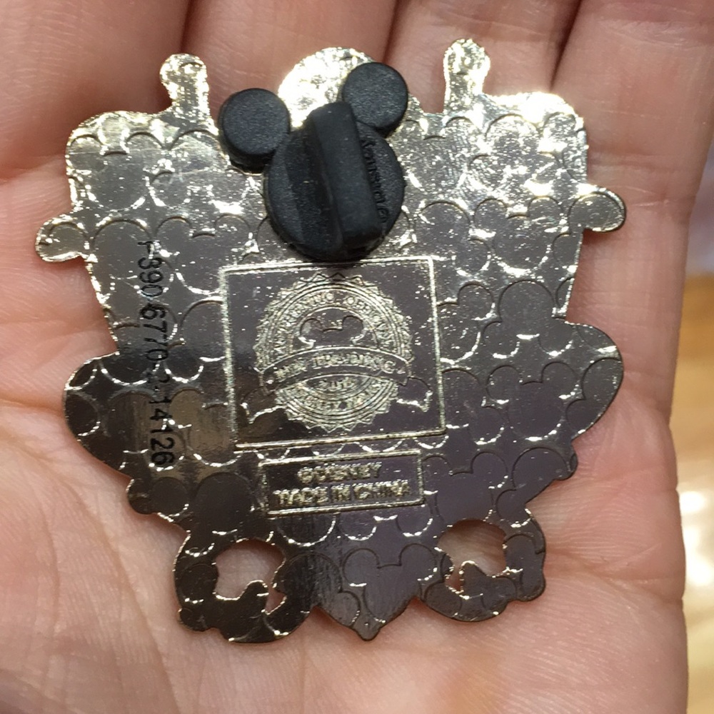 Mulan officially licensed Disney collectible pin - Picture 2 of 2